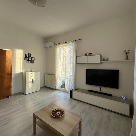 La Casa Di Carlotta Lejlighed Ceparana Eksteriør billede