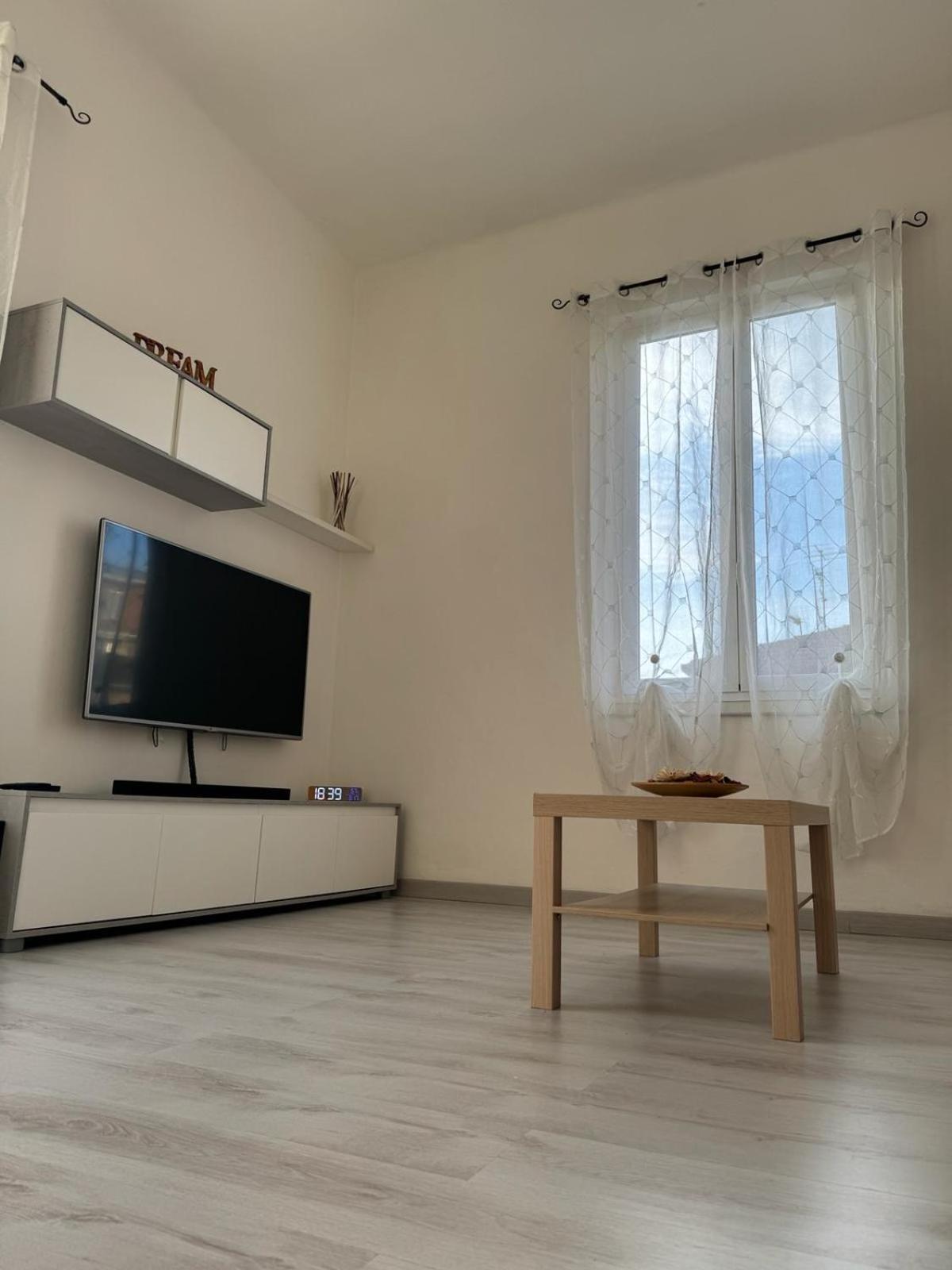 La Casa Di Carlotta Lejlighed Ceparana Eksteriør billede
