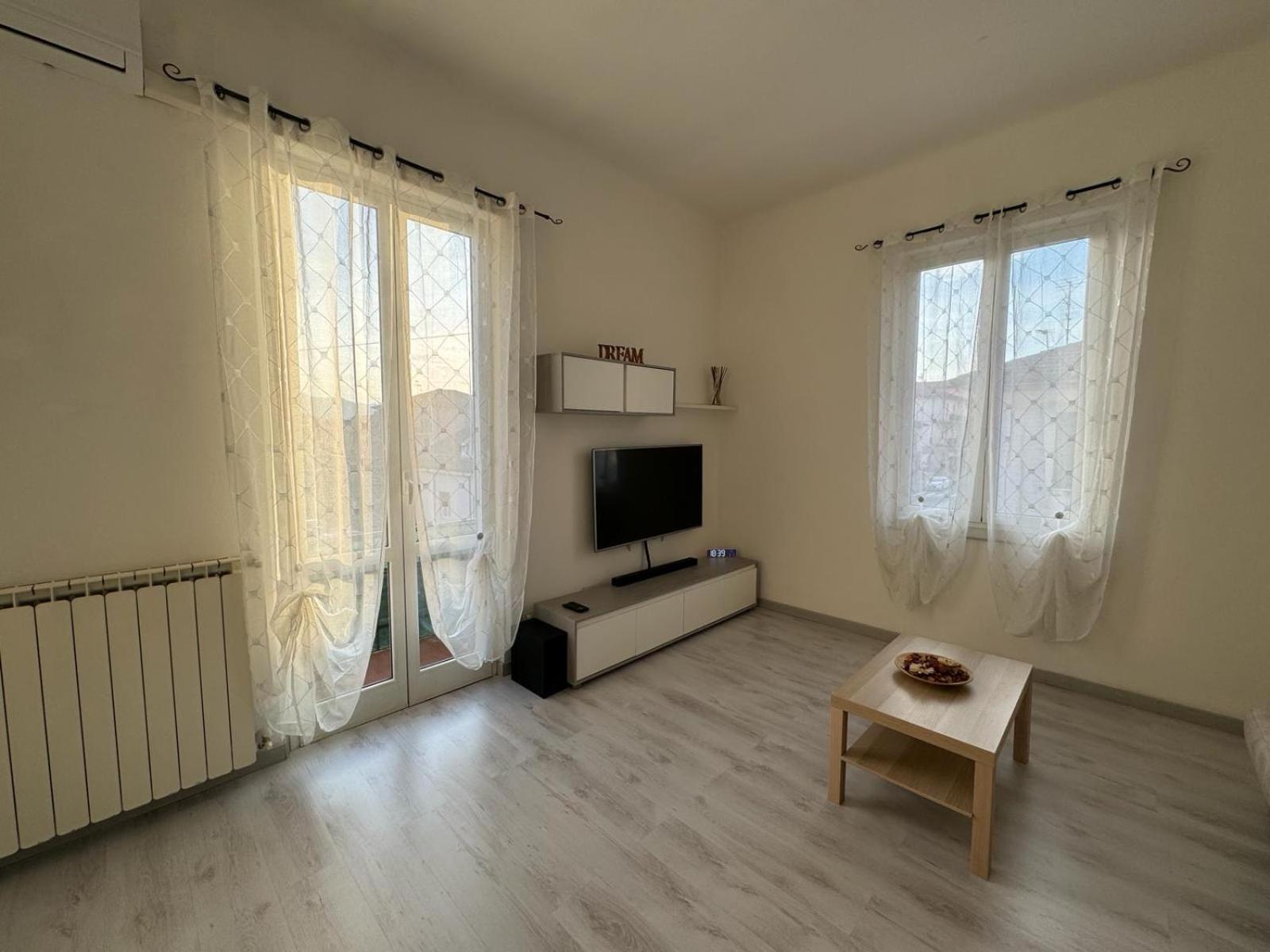 La Casa Di Carlotta Lejlighed Ceparana Eksteriør billede